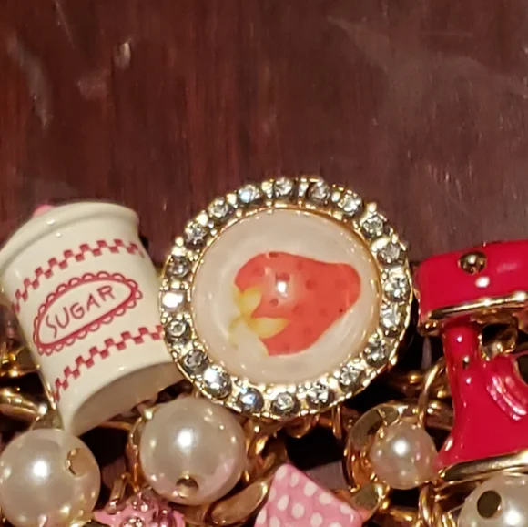 Betsey Johnson Babycakes Cluster Gold Tone Bracelet in Reds, Pinks and White. - Picture 6 of 9